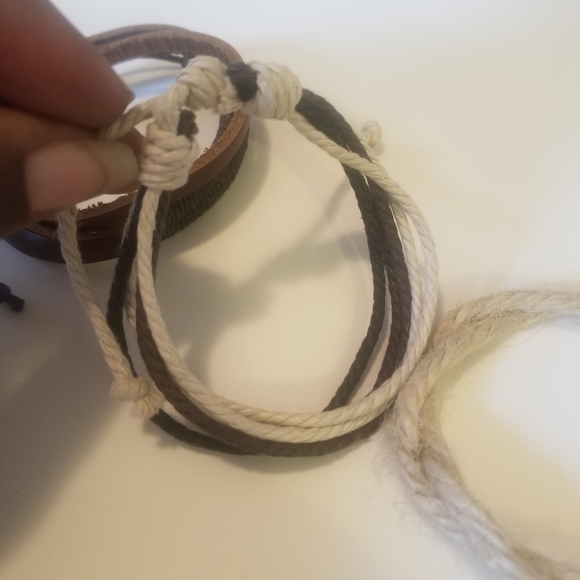 Bracelets - Picture 5 of 6